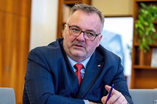 Slevy na jízdném zvýšíme ještě letos, slibuje ministr Bednárik - Novinky